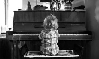 关于学钢琴的诗句