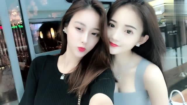 两个喜欢自拍的美女,简直就是女神级人物,男人心中的白富美 