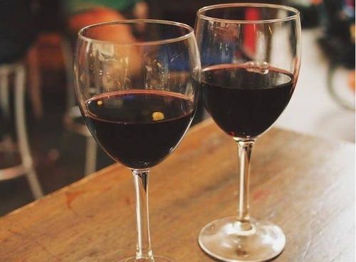 为什么喝红酒会容易醉 那么一瓶红酒相当于多少瓶啤酒或白酒
