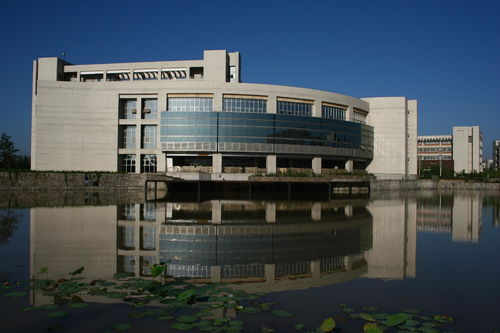 西安邮电大学和西安建筑大学哪个好