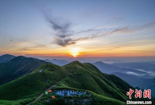 航拍江西武功山壮美日出 