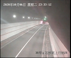 险 贺州高速路上钢管悬空飞起,6车 中招 