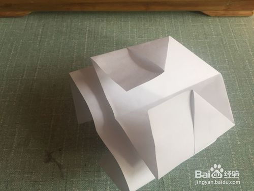 如何折叠纸盒子 