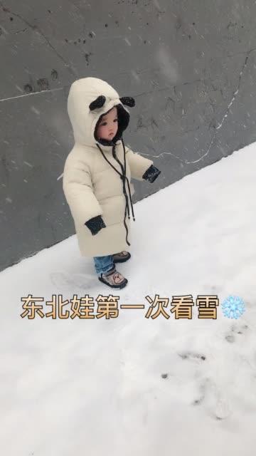 前几天拍的, 下雪不冷就带她出来看看雪 