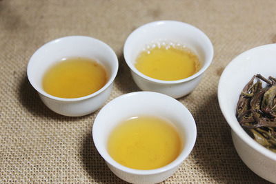 生普洱茶和熟普洱茶的价格,普洱熟茶与生茶，哪个更贵