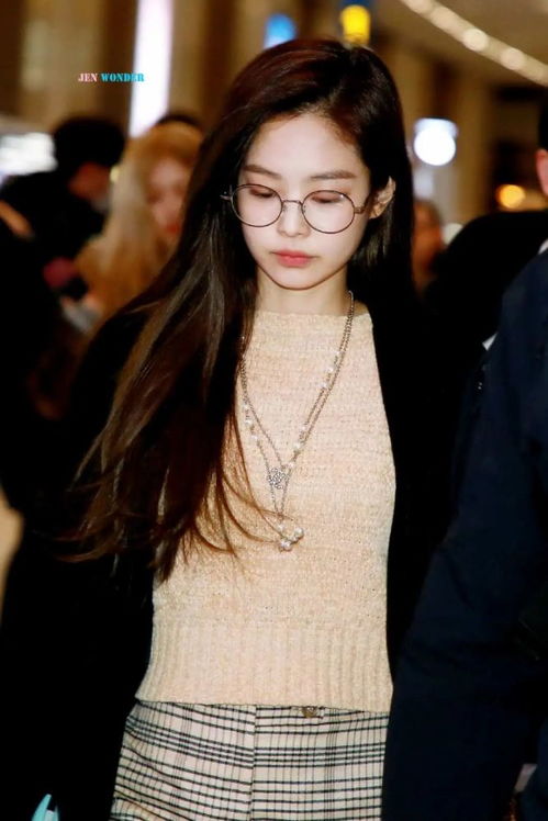 眼镜妮 可奶可御 金智妮JENNIE