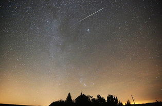 世界各地摄影师抓拍双子座流星雨瞬间