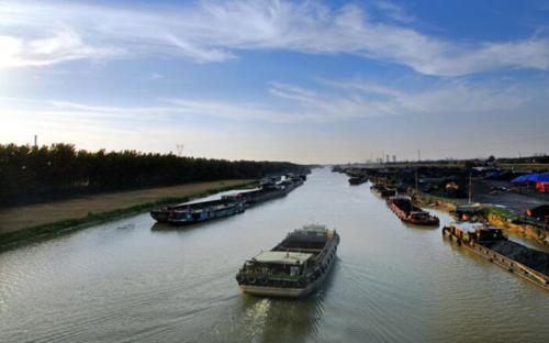 谁能告诉我京杭大运河的水有多深 为什么里面的船都游的那么慢呢 为什么没见过三层高的客船呢 