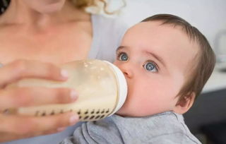 吃奶 怎样引导宝宝正确吸奶