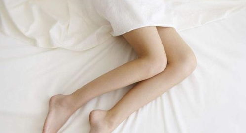 为什么有的男人腿毛稀疏,而有的却很浓密 可能和2个原因有关