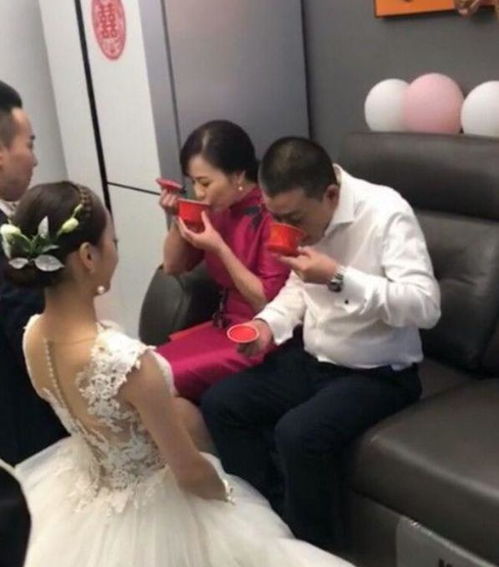 婆婆帮老公和小三办模拟婚礼(老公带小三见婆婆)