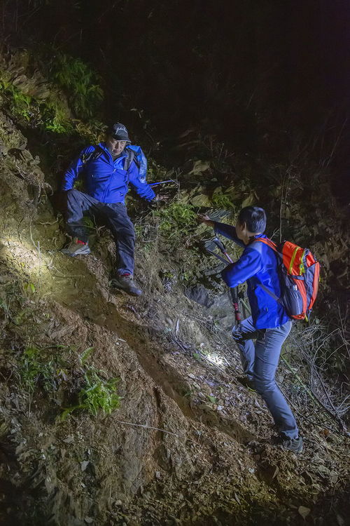 与岁月一道翻山越岭