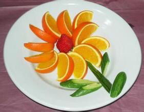 只有西瓜 橙子 香蕉和圣女果怎么做出简单漂亮的水果盘