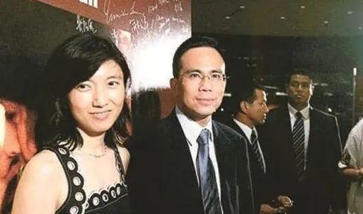 她是李嘉诚大儿媳,为生儿子改名,四个儿女成李家千亿家产继承人