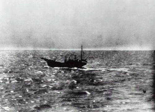 警戒小艇靠一挺机枪单挑美军航母编队 日本 吹哨人 最终白送命