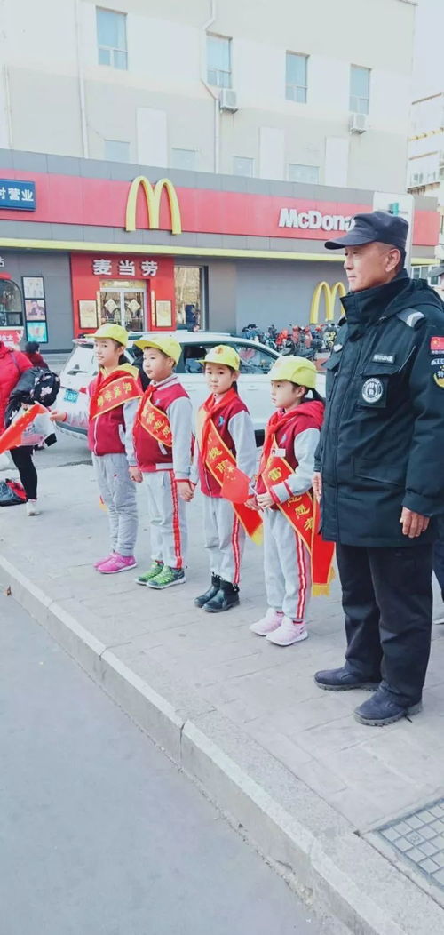 小手拉大手,文明交通我践行 一一记兴济小学雏鹰小队文明志愿服务活动