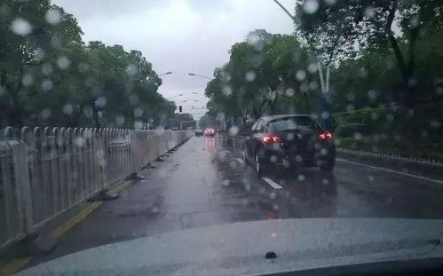 雷雨天气开车安全提醒文案,深夜下雨打雷害怕的朋友圈文案