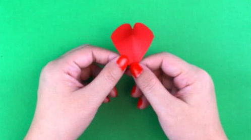 超级简单的立体爱心贺卡折纸,打开是三颗跳跃的红心,满满的爱