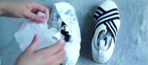 白鞋子弄到染发剂怎么洗 