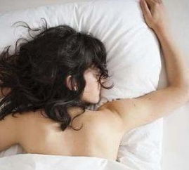 女人裸睡该不该穿内裤 通风透气需警惕阴道感染 