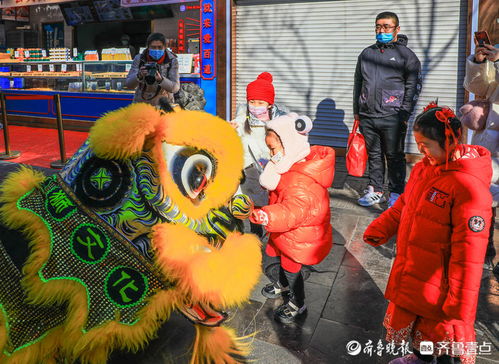 虎啸春来 大年初一,济南宽厚里的舞狮表演犹如欢乐海洋