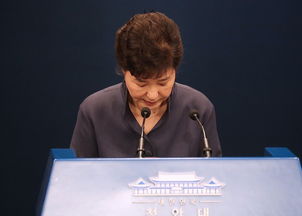 魔幻现实 韩国女总统疑被邪教头目控制 