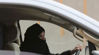 沙特女性终于可以开 车 了 