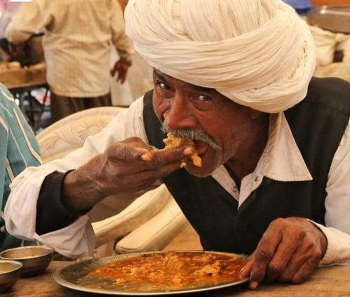 印度人吃饭不用餐具,为何偏偏要用 手抓 3个原因立即明白