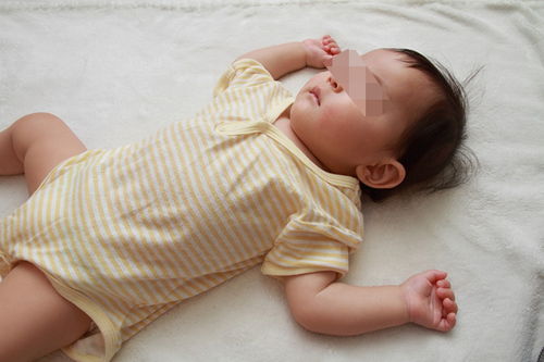 宝宝睡觉 不老实 爱满床滚 可能和这四个原因有关,父母别大意
