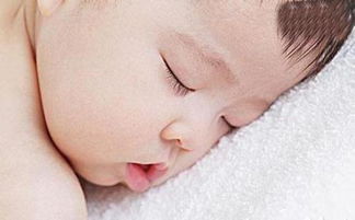 宝宝晚上睡觉老出汗,而且还经常惊醒后大哭是什么原因 