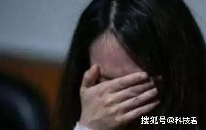 产妇顺产生下宝宝,看见宝宝时宝妈在产房伤心欲绝,都怪自己无知