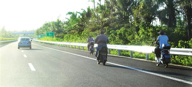 高速路飙电动车,危险 