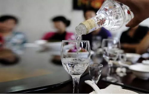 品酒小知识 多少度的白酒最受欢迎 喝多少酒才是适量饮酒呢