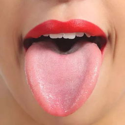 女人舌头长代表什么 女人卷舌头代表什么
