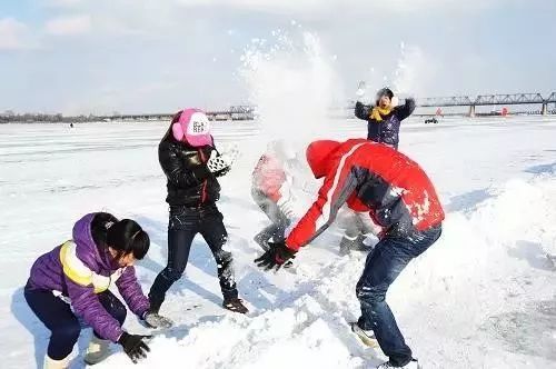 1万张门票免费送 咸阳市区这家雪上大世界 冰雪王国 陆上机械 儿童项目邀你嗨翻天 