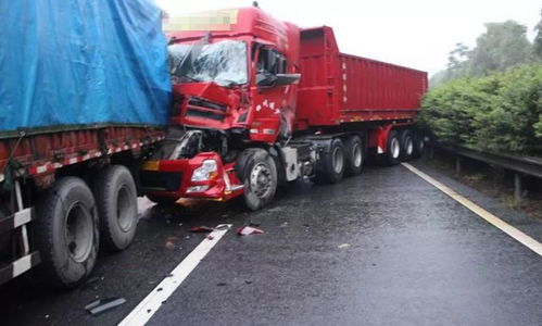 前车任性变道,大货车宁可撞上也不避让,司机 行规就这样