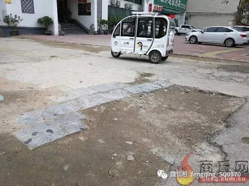 商丘文化路上,修这段路压坏俺门前的路,你不该一走了之