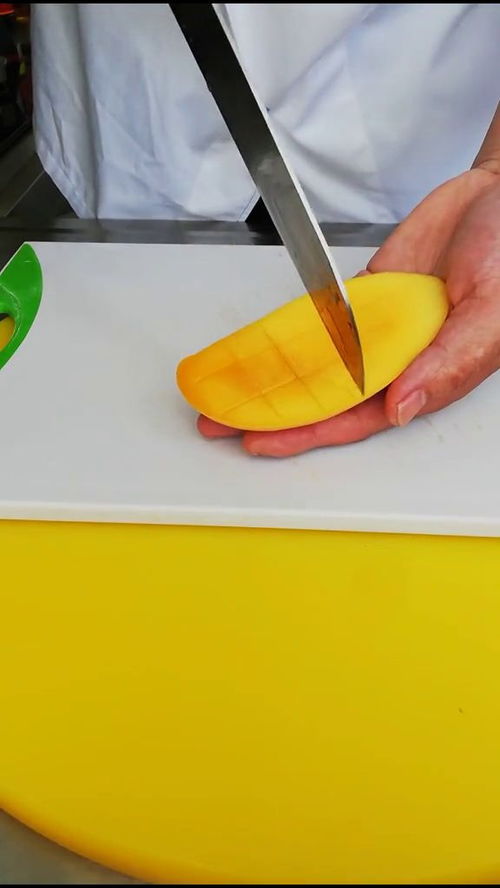 芒果的切法怎么切 芒果怎么切成一块一块的