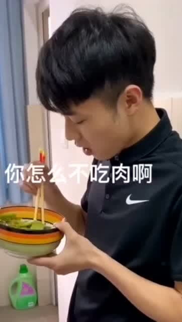 你为什么不吃肉啊,因为食堂阿姨手抖了一下,真是厉害了 