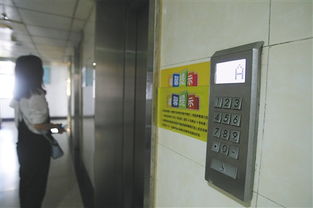 奇葩 电梯厢居然没楼层按键 保安 系专门设计 