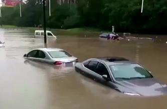 成都暴雨来袭,成都人民对抗暴雨的独特方式让人惊呆 