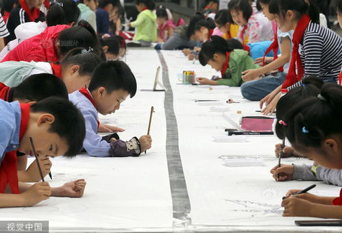 杭州100名小画家一起为亚运描绘心中的吉祥物 