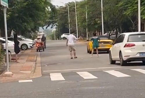 海南一女子躺在马路中间让同伴拍视频,拍摄者 拍了最少有20分钟