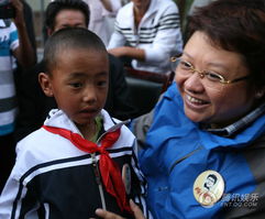 韩红捐助昌都福利院 领养一名藏族男孩 