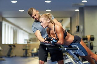 在健身房中,为何女生会请私教服务,男生却选择自己锻炼 