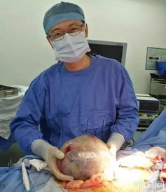 太可怕 小伙睾丸长出20cm恶性肿瘤 医生大吃一惊