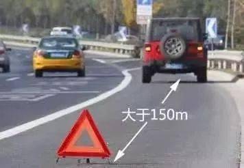 二广高速肇庆段,一小车占应急车道超车 仲大声夹恶