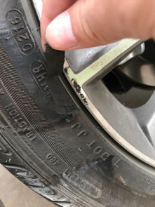 车轮胎侧面蹭掉一块,像这种深度会不会有问题 用不用修补一下或者更 搜狗问问 