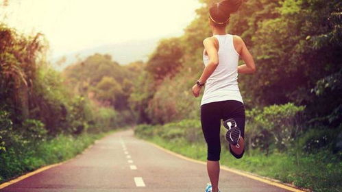 晚上跑步结合饮食让你有线条地瘦下来,给你健康体魄和优美体型