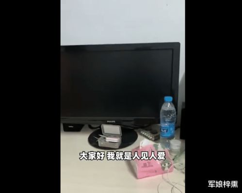 LOL小智发布视频,电脑屏幕的反光引起注意,并不是两百斤的胖子